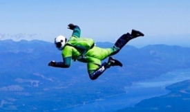Американский экстремал прыгнул без парашюта с высоты 7600 метров
