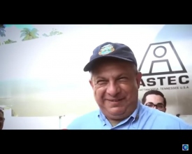 И глазом не моргнул: президент Коста-Рики проглотил осу во время интервью
