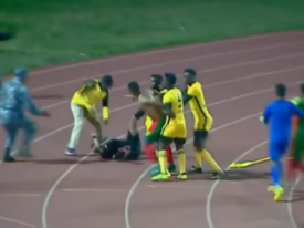 В Эфиопии футболисты и тренер избили судью во время матча 