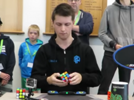 Австралиец установил новый мировой рекорд по сборке кубика Рубика