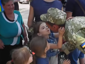 Украинских бойцов трогательно встретили возле Крыма 