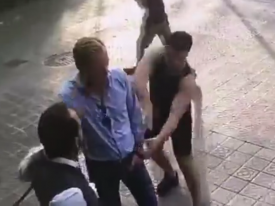 Появилось видео, как средь бела дня грабят туристов в Барселоне 