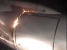 В России во время полета у пассажирского самолета загорелся двигатель 